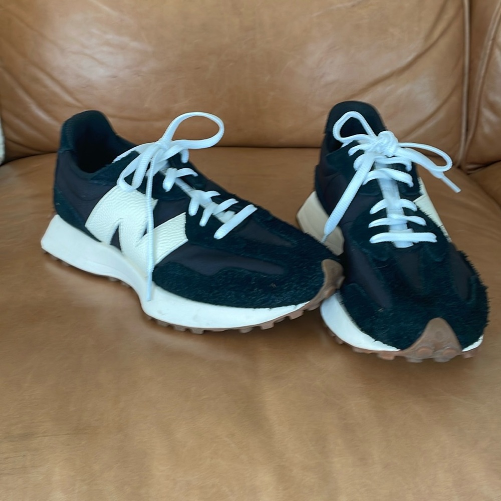 New Balance 327 Women’s - Size 9